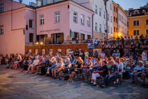 „Noc Helvera”, spektakl pod bimą